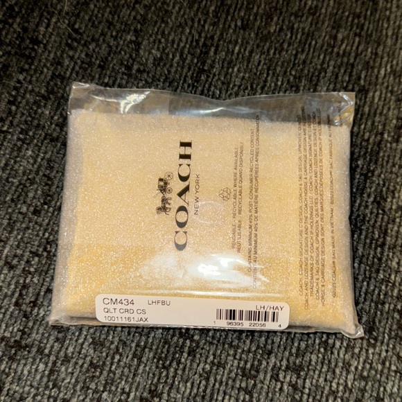 Coach Essential Card Case With Pillow Quilting in Silver/Hay Nappa Leather NWT - Picture 7 of 16